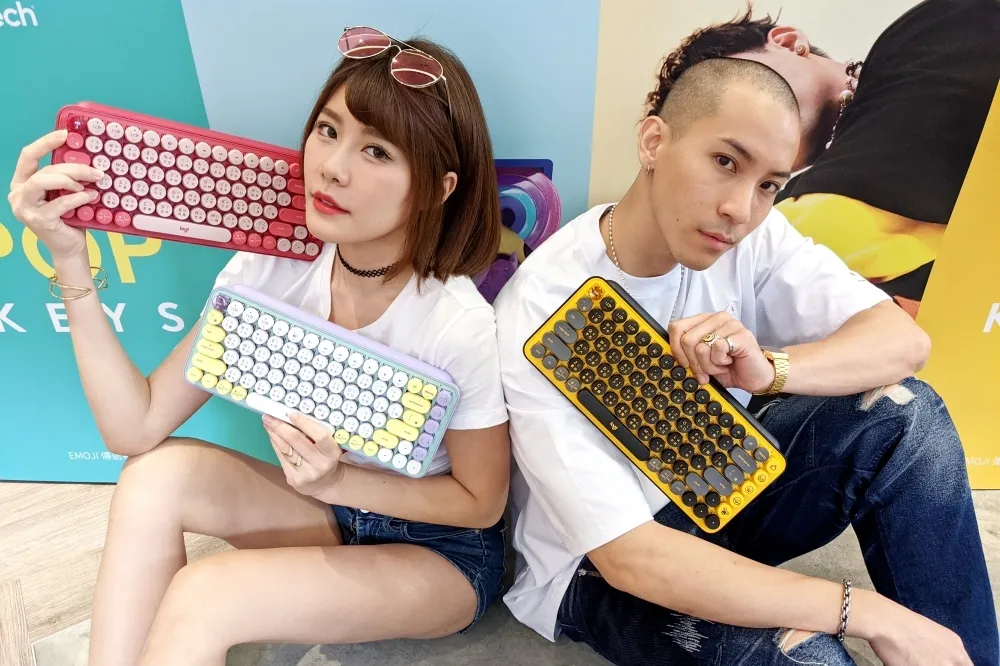 8/16~8/22 於 momo 搶先預購！羅技攜手 EMOJI 推出「POP KEYS 無線機械式鍵盤」