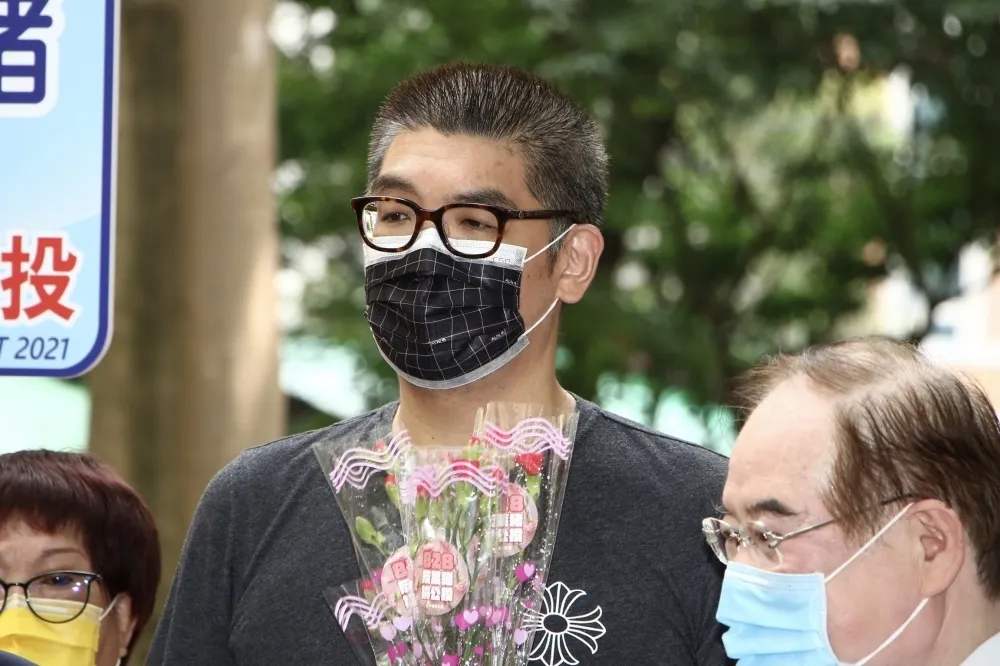 國民黨黨魁戰開打　連勝文表態支持朱立倫「辭智庫董事長」