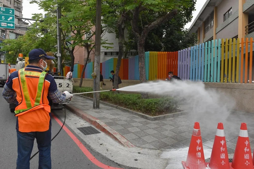 【新北+2】染疫足跡曝光！搭306號公車往返三重南港　大同市場也中槍