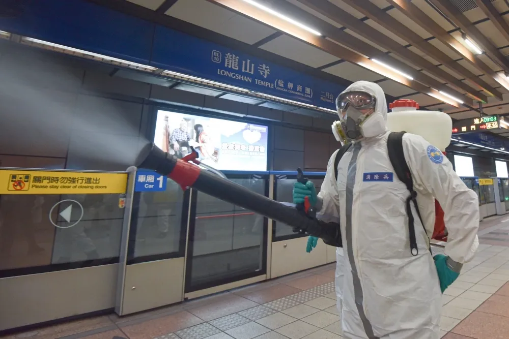 太恐怖！「4路線37站」沾確診足跡　北捷清消大作戰