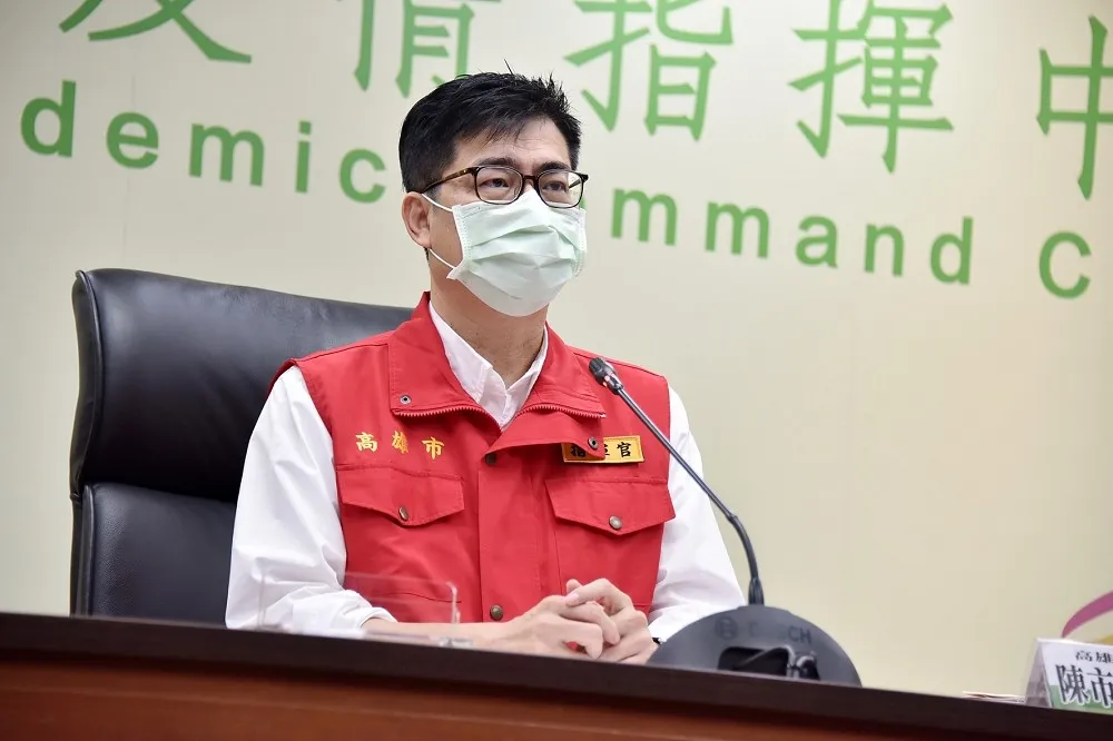 高雄熱炒店沒設隔板遭檢舉開罰　業者竟怒嗆民眾