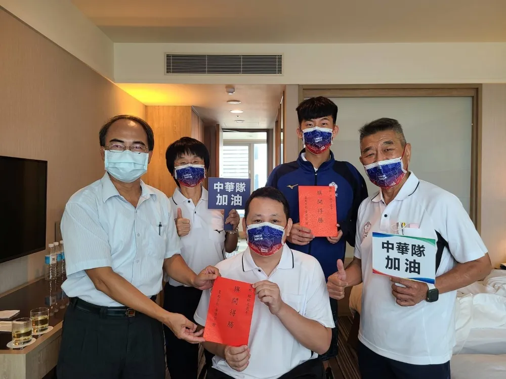 台南勇將程銘志及方振宇前進東京帕運              黃偉哲贈加菜金勉勵再為台灣爭光