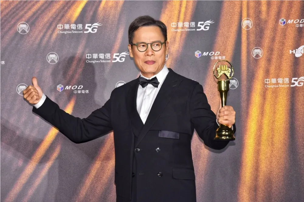 【金曲32 】67歲羅大佑獲頒特別貢獻獎籲音樂人 　「歐吉桑我沒有停你們也不能停」