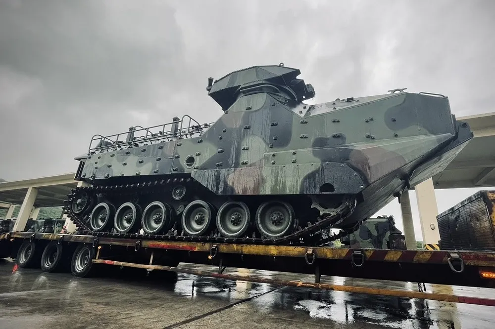 AAV7兩棲突擊車已不敷使用　台灣應引進水陸兩用車分攤救災業務