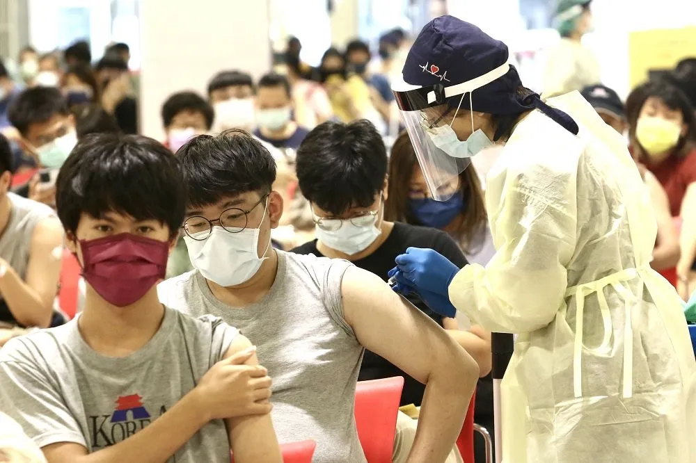 【高端開打首日】高雄20歲男暈眩倒地　送醫已無大礙