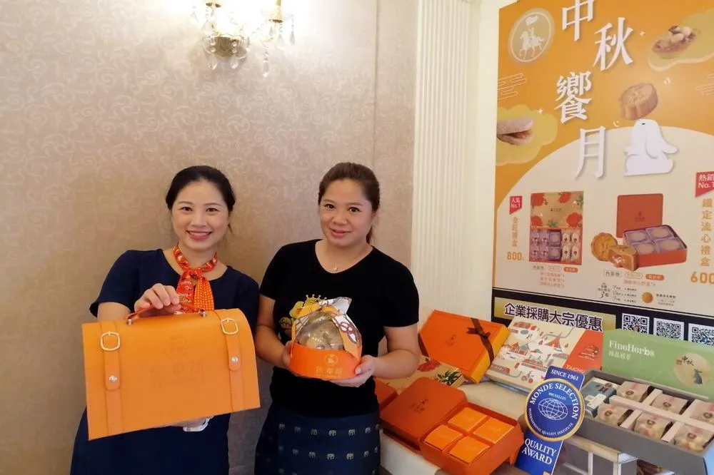 瞄準貴婦市場　法布甜限量柏金包月餅受歡迎