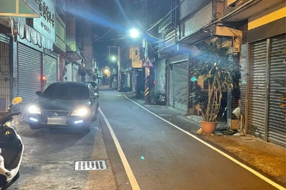 勸架不成拿手機充電線勒死19歲兒　高雄父殺人罪25萬交保
