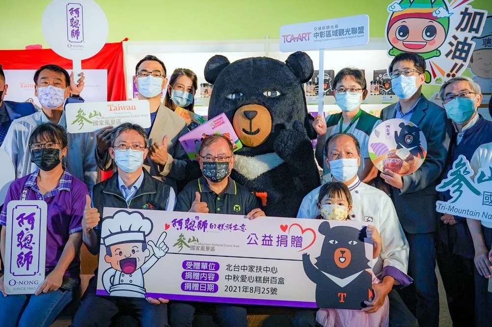 阿聰師喔熊聯名商品上市  贈家扶中心助弱勢過秋節