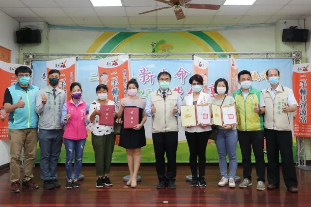 台南市社會局推二手輔具再生分享  黃偉哲表示捐贈輔具為自己種福田
