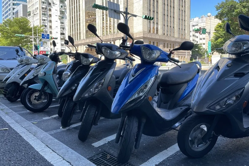 機車族看過來　捷運松山新店線、文湖線、新蘆線機車停車格要收費了