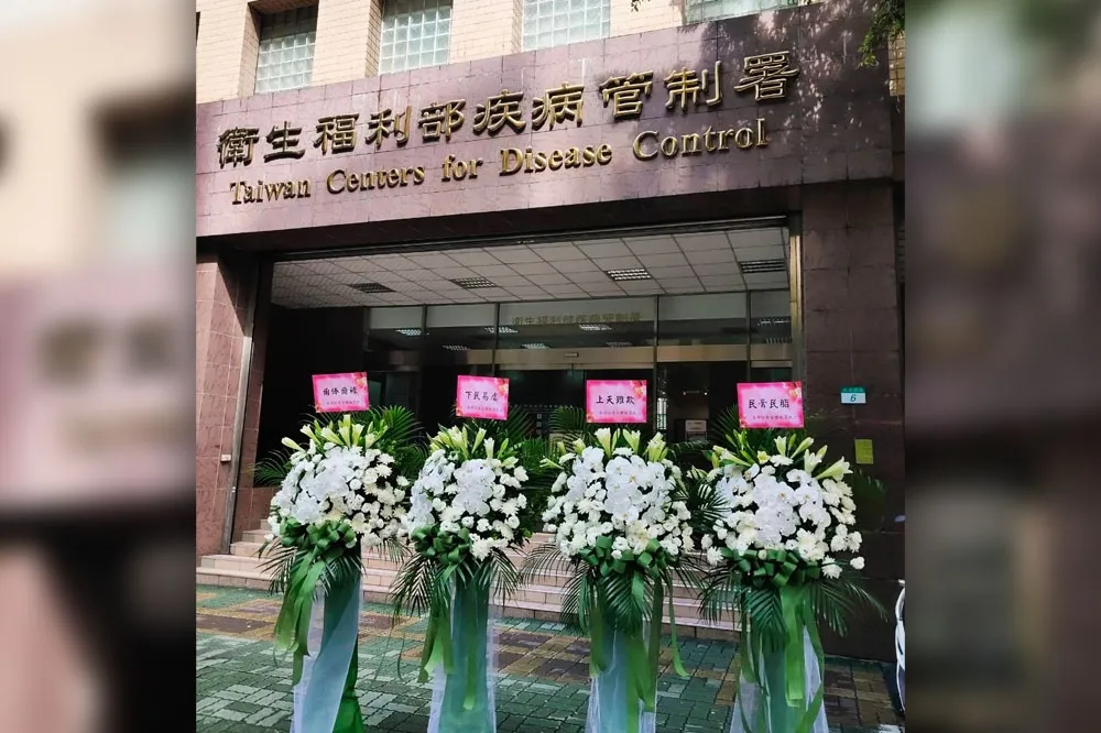 送花籃嗆疾管署「下民易虐」　朱學恒獲不起訴理由曝光