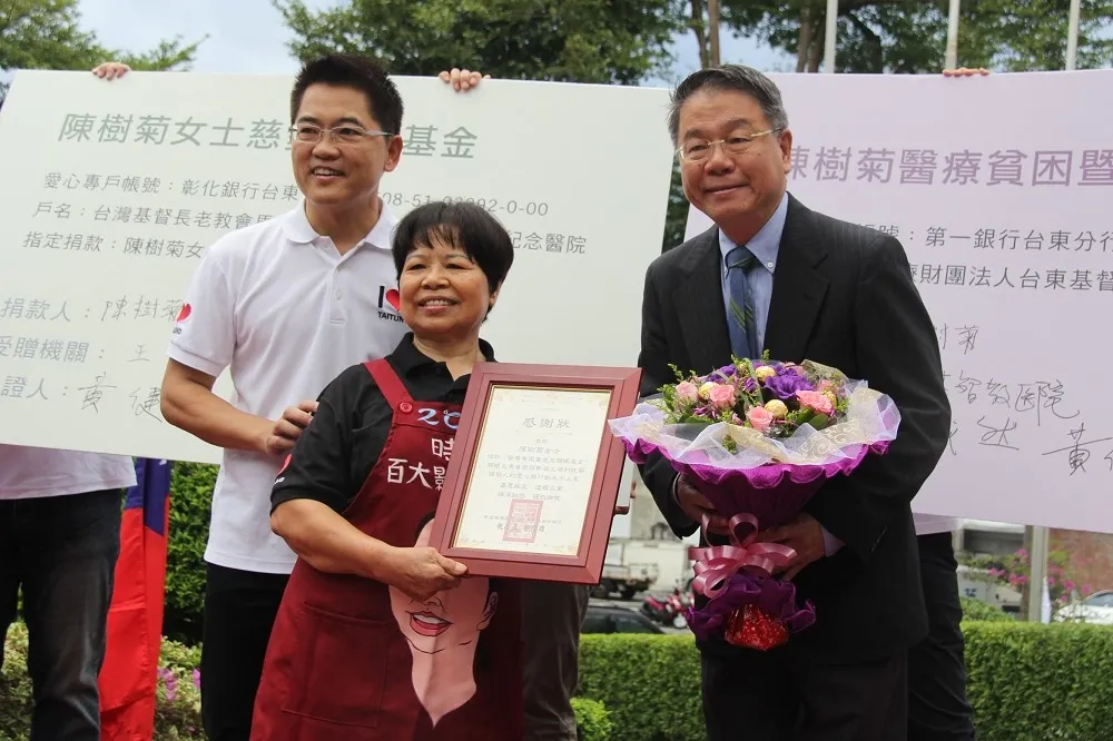 愛心菜販陳樹菊再捐1500萬助產婦　紀念難產過世的母親