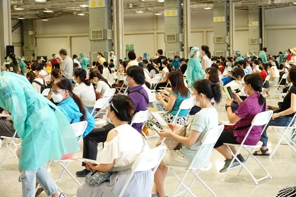 陳時中鬆口混打　未來視到貨量開放莫德納、AZ混打BNT