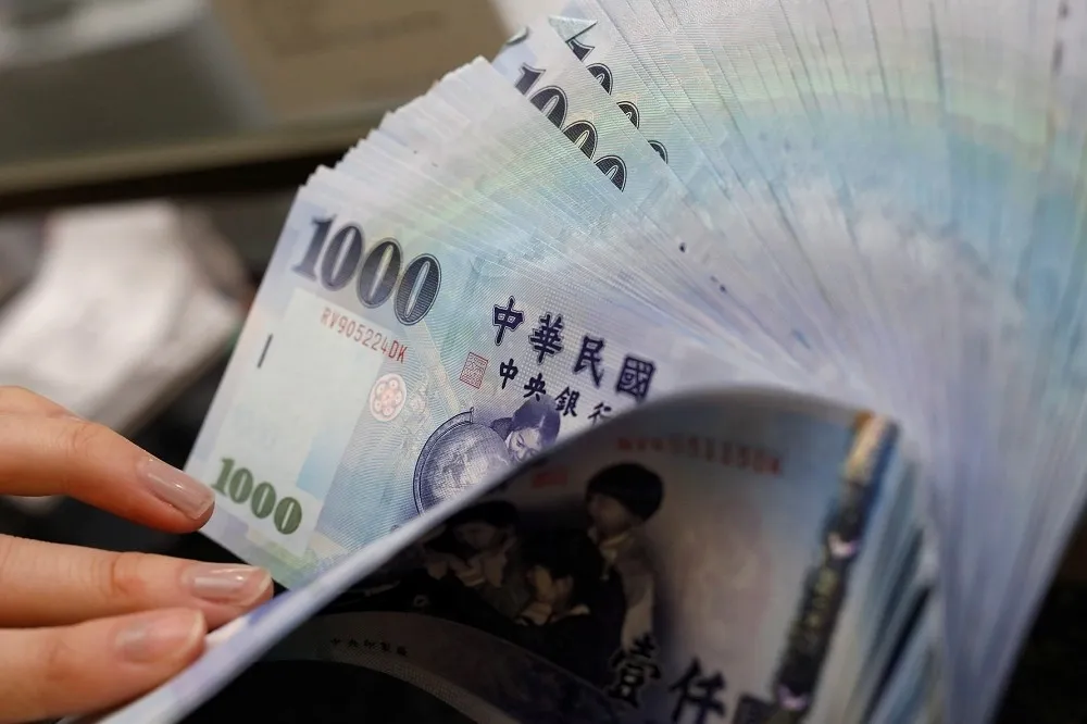 殯葬業者燒庫錢竟發現真鈔火中燒　滿滿千元鈔高達20萬