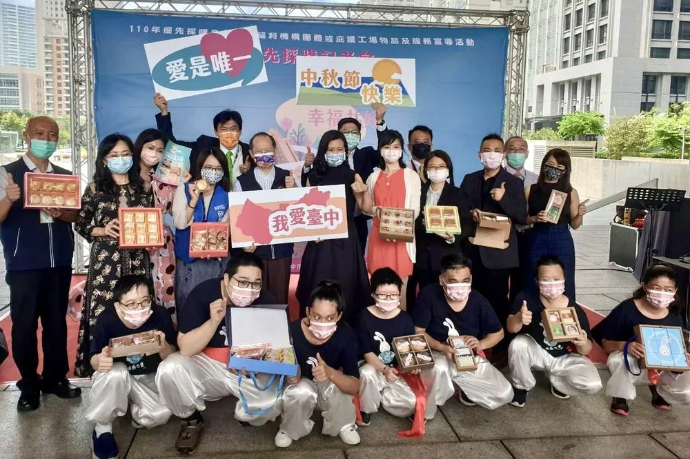 身障中秋禮盒受疫情衝擊銷售僅去年三成　盧秀燕力推「中秋送禮首選」