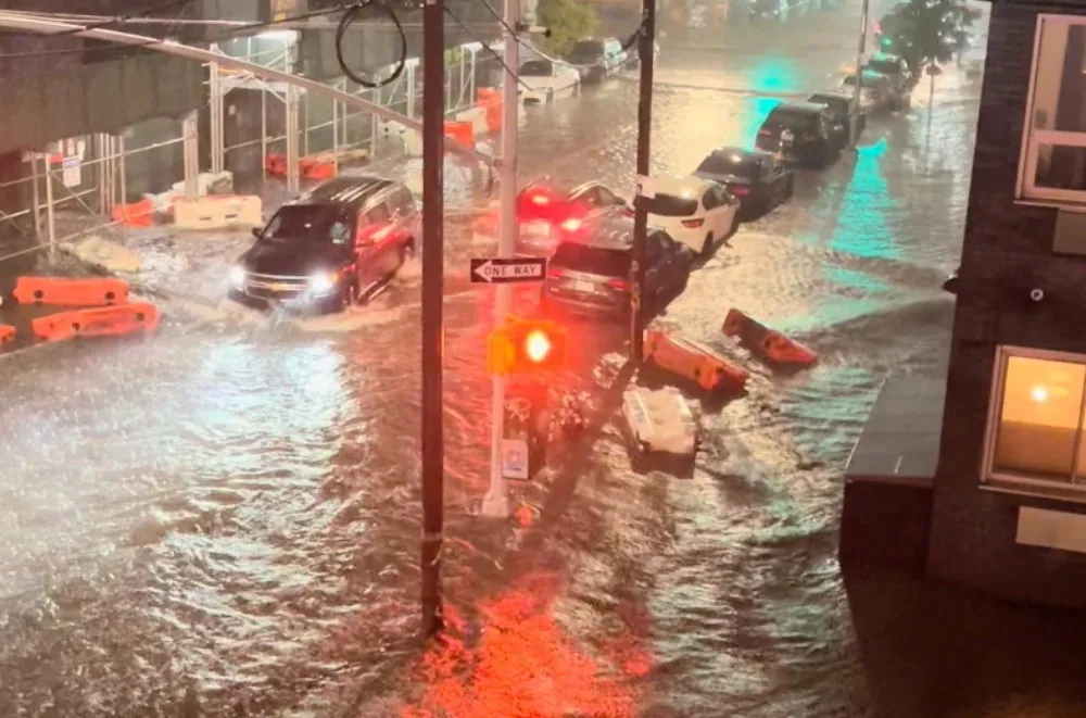 強烈颶風帶來暴雨猛灌紐約　市長白思豪啟動緊急狀態　