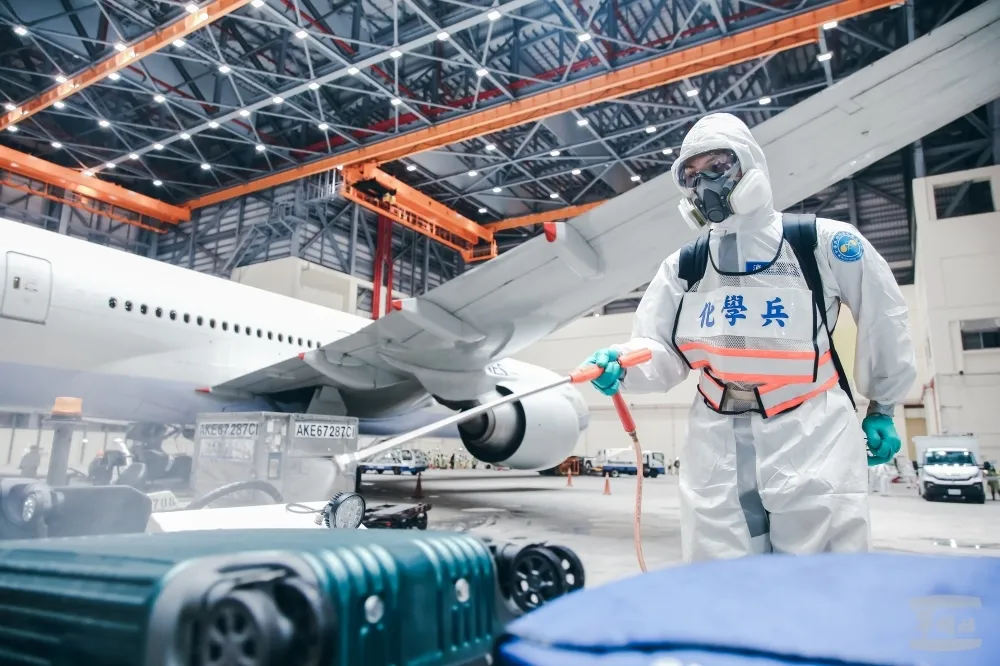 國外大解封不戴罩害3機師突破性感染　機師工會籲暫停派飛高風險區