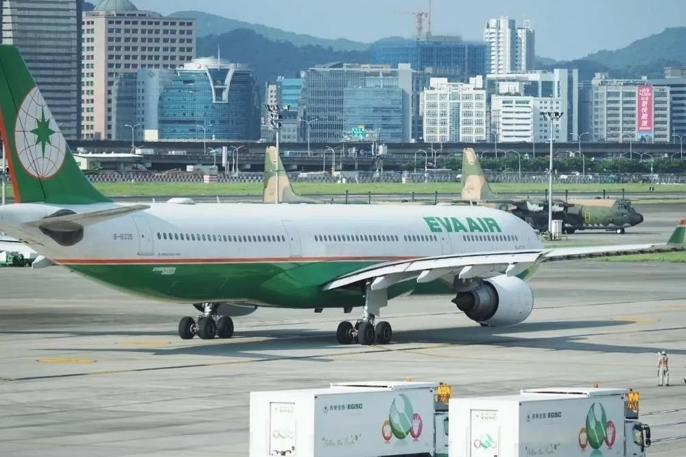 長榮開鍘！機師扯謊聚餐又隱匿症狀　想退休沒門直接開除