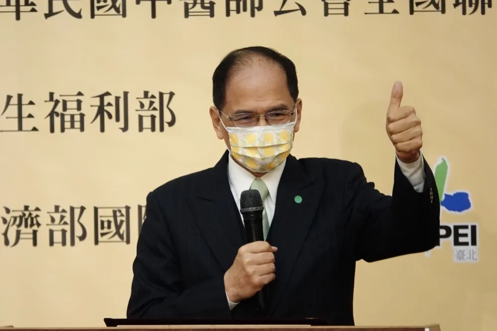 嚇！游錫堃重感冒+收到警示簡訊　急奔採檢今結果曝光