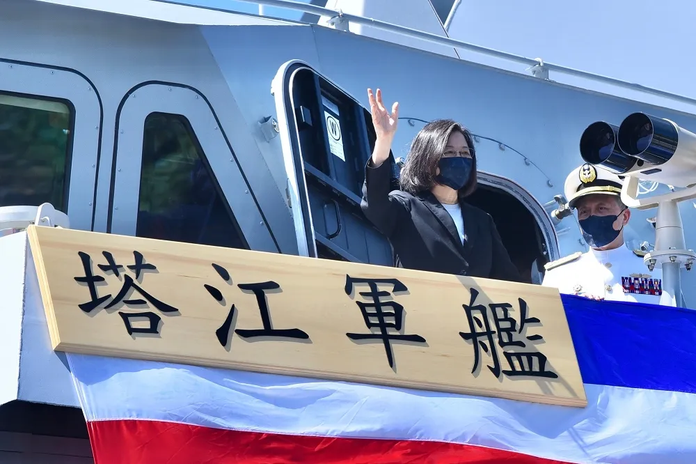 【國艦國造】塔江艦正式成軍　蔡英文：首艘具防空能力自製艦船