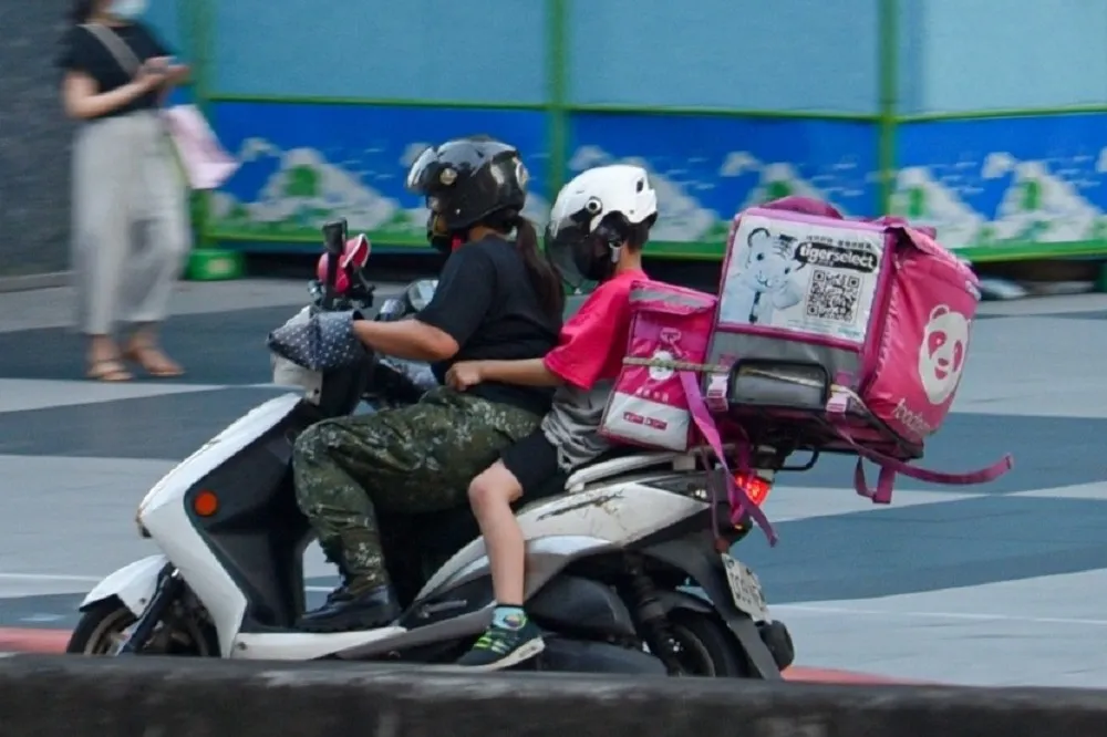 璨樹強颱發布陸警後外送員可接單？　勞動部再說一次