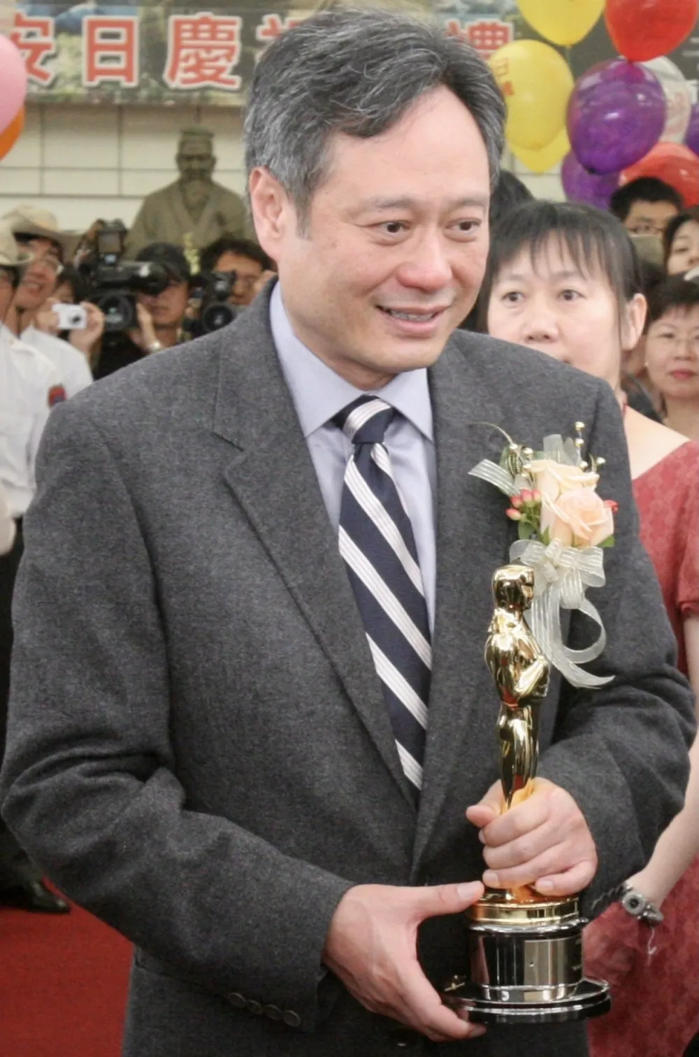 黃偉哲賀李安導演榮獲總統文化獎           李安秒回想念台南