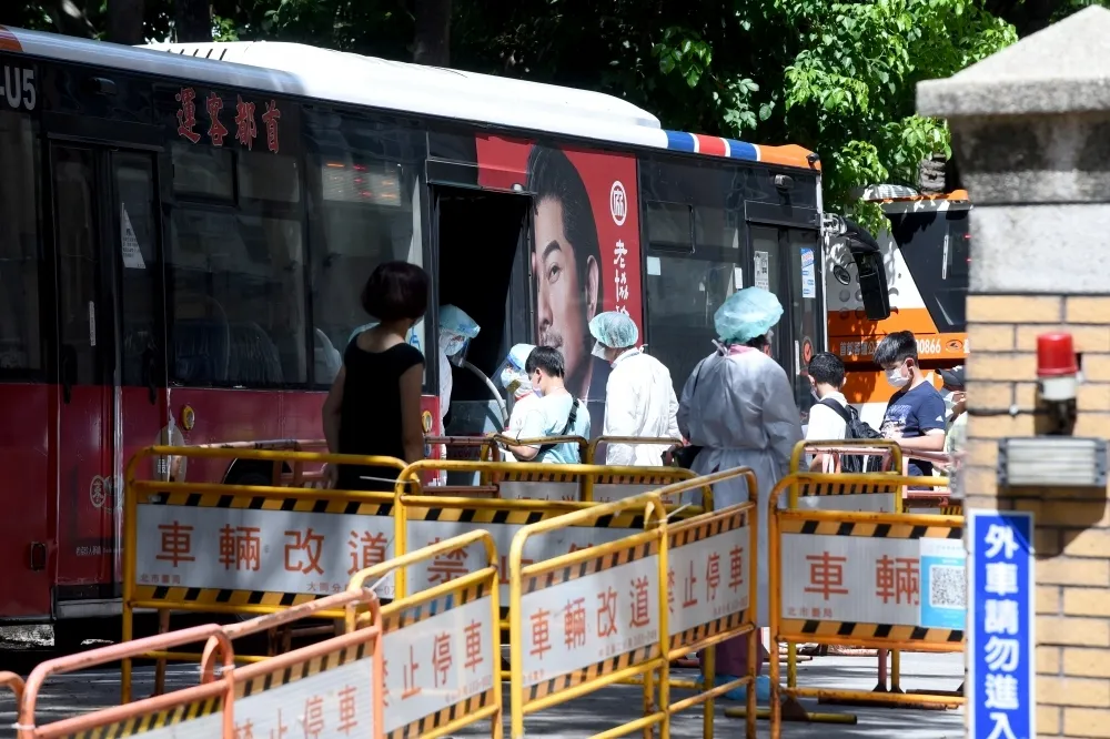 不是Delta！柯文哲喊同學該上課了　揭國中生足跡「曾搭652、民生幹線」