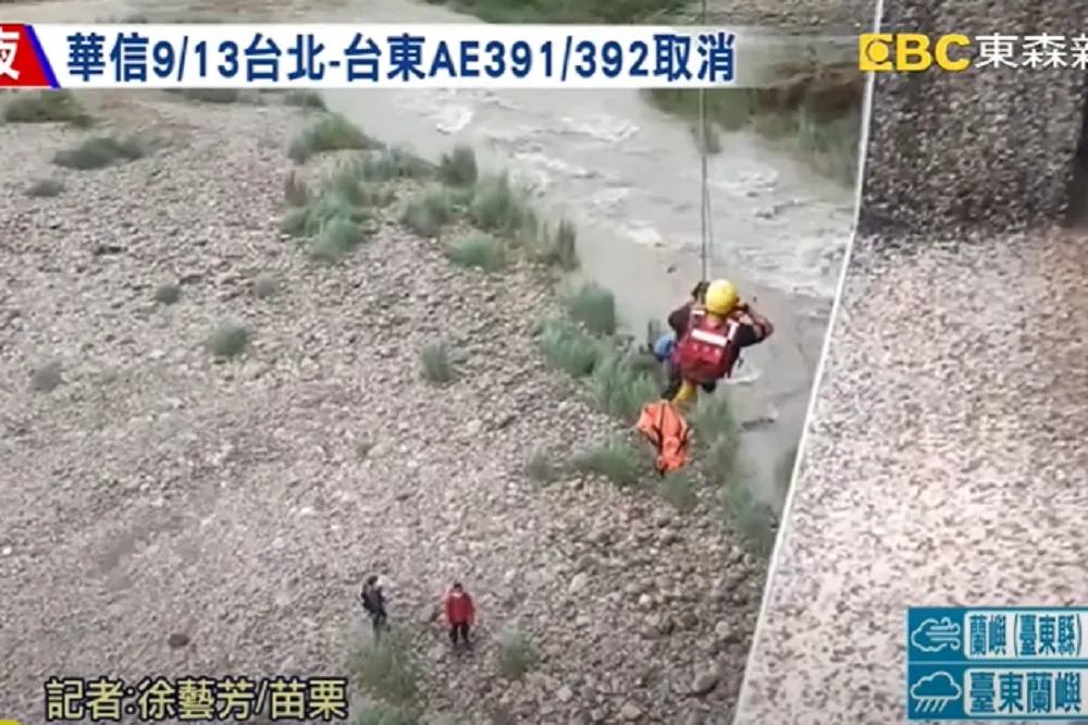 「璨樹」發威溪水暴漲！　苗栗1釣客落水失蹤、2移工受困沙洲