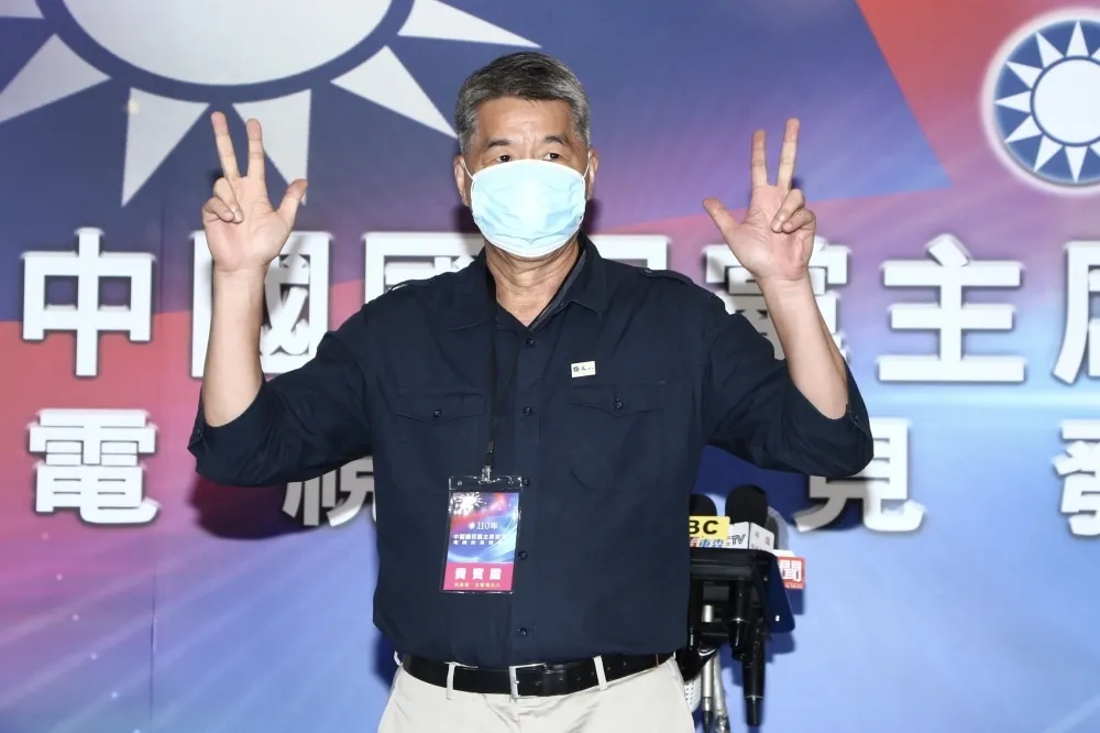 【內幕】「張亞中現象」熱炒黨魁戰！棄保效應發酵　激出藍縣市長及基層民代亡黨感