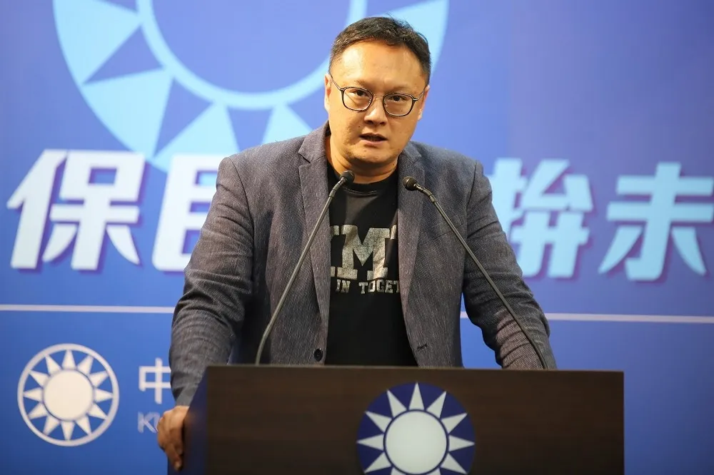 諷朱立倫提早離席中常會如「小學班會」　鄭照新600字聲明怒辭文傳會副主委