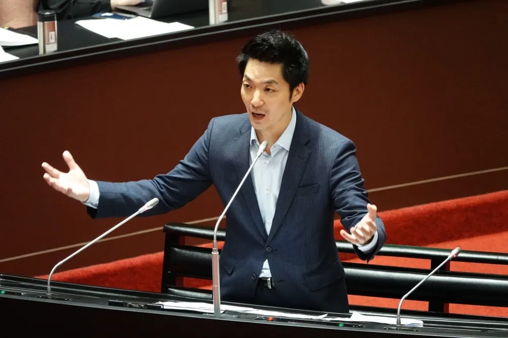 北市長前哨戰？蔣萬安砲轟「卡BNT進貨」　陳時中臉鐵青喊：別曲解