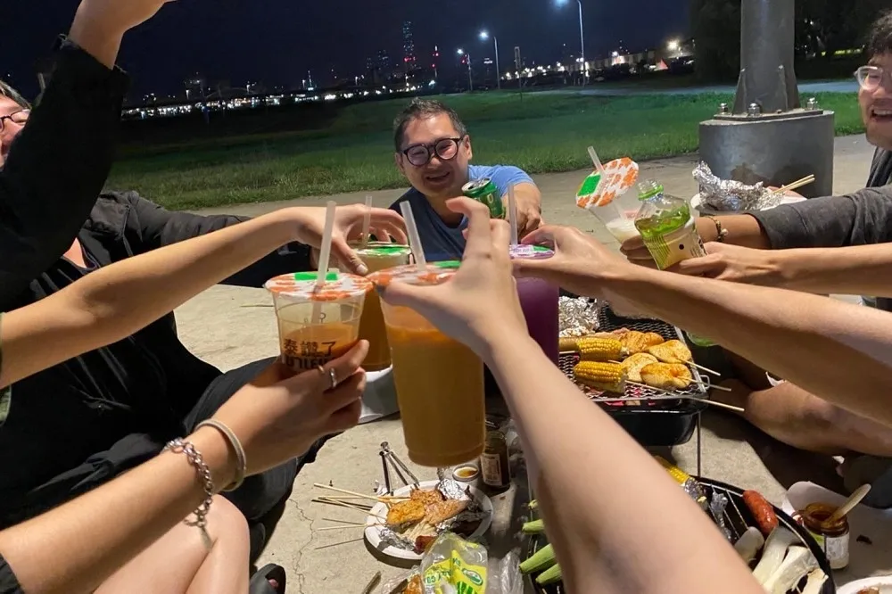 黃珊珊解釋北市中秋騎樓可烤肉　戴口罩烤完端進屋裡吃