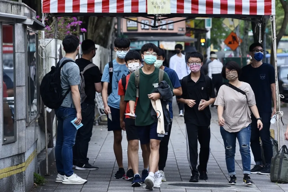 青少年打BNT恐引發心肌炎？　醫師建議：先打1劑再觀望