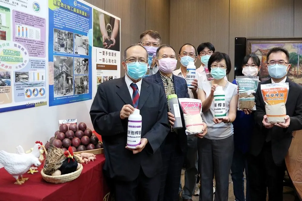興大與農科院技轉國內首款跨農漁牧產業均可適用的益生菌