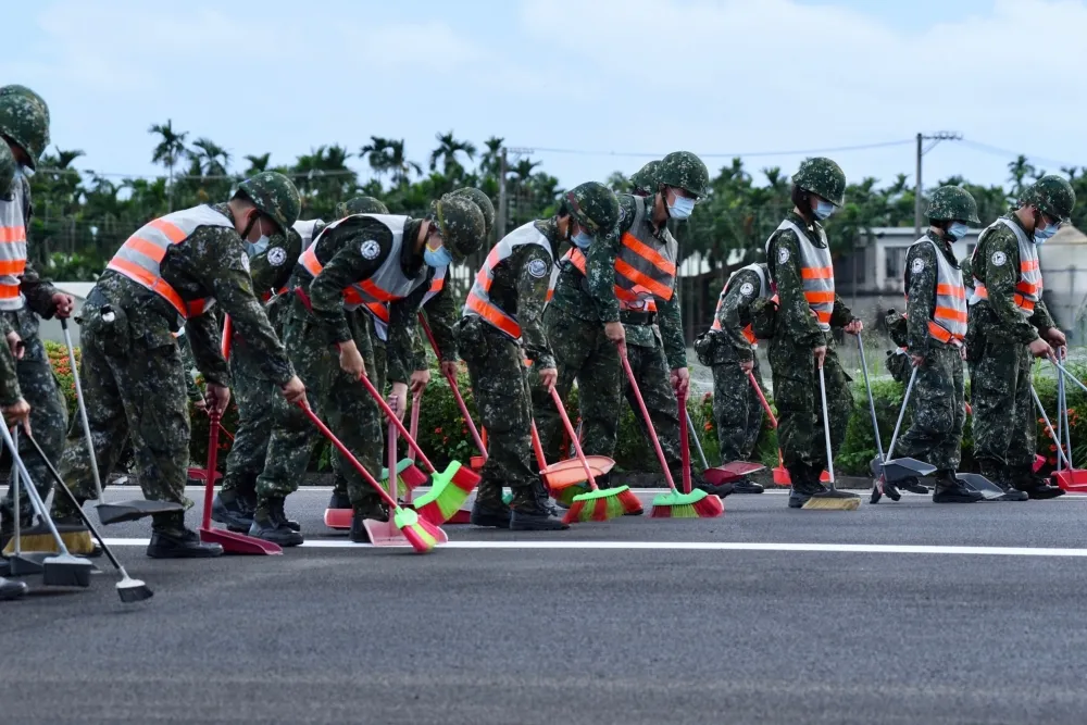 漢光37最大亮點！佳冬戰備道戰機起降明登場　國軍封路「大掃除」