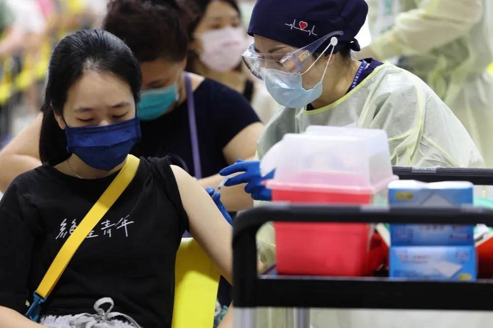 台灣醫嘆「這個世代口罩拿不下來了」　大量生產篩檢工具是趨勢