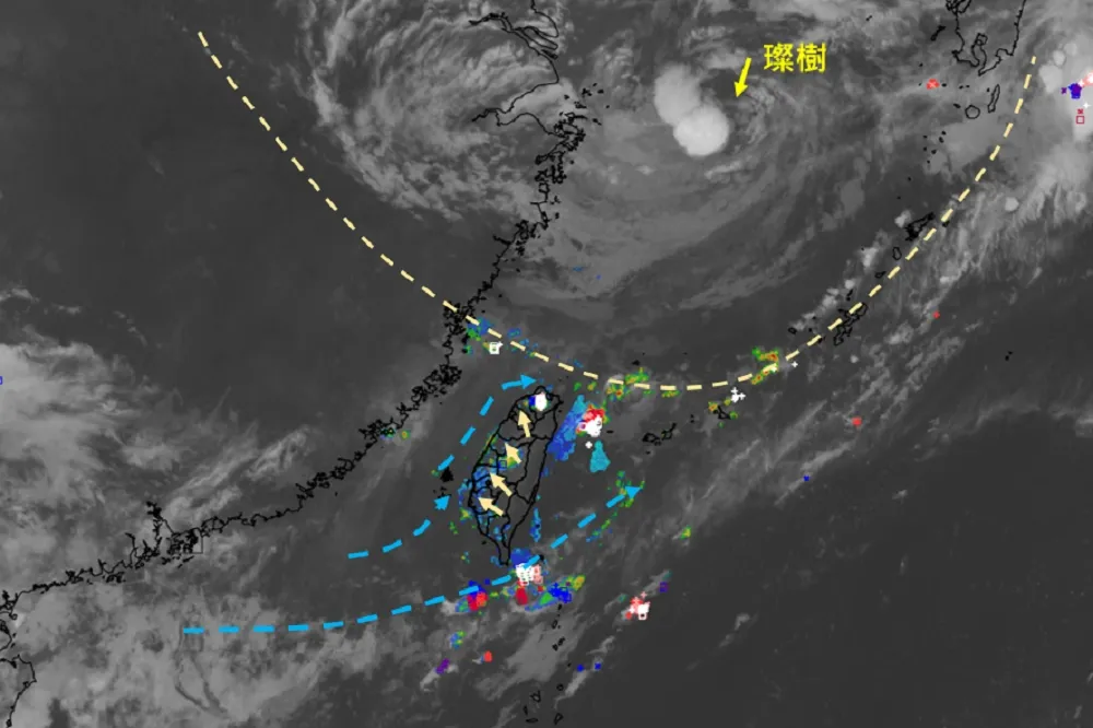 台北盆地凌晨罕見下起大雷雨　氣象專家直指是「璨樹」餘威