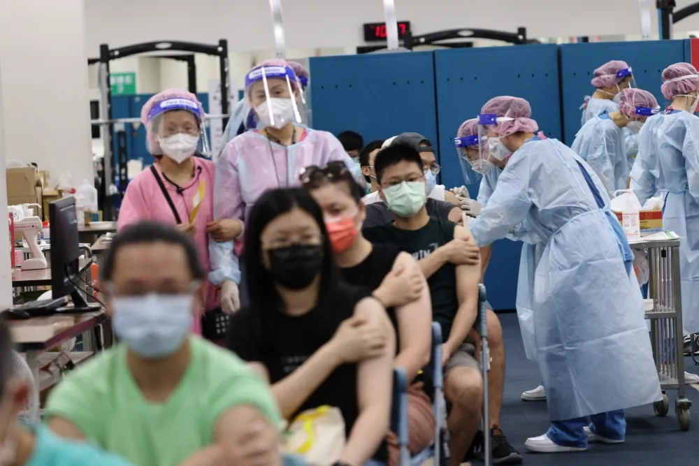 【莫德納大缺貨】混打高端拼解套　台大揪220人試驗1個月解盲