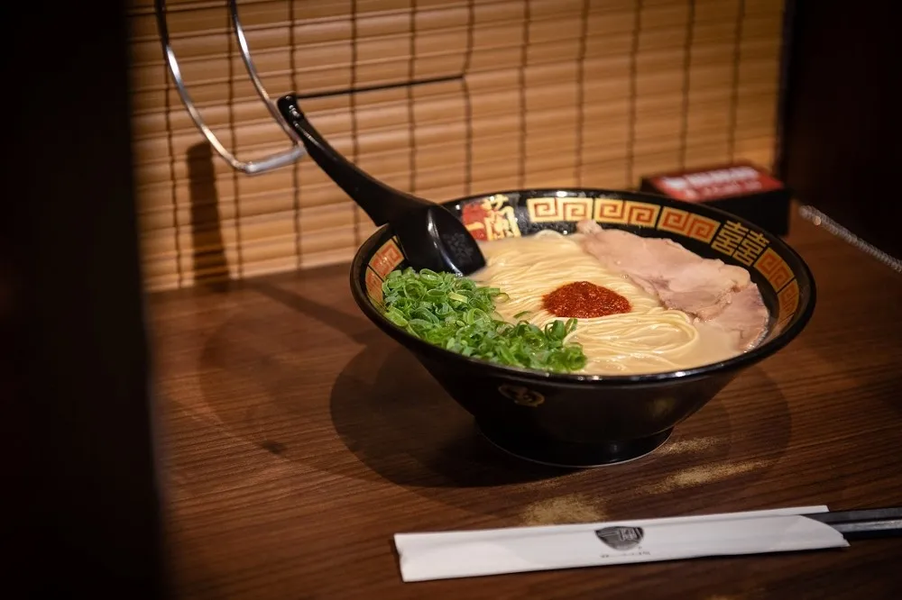 一蘭拉麵本店別館傳確診者深夜到訪　停業4天市府急發細胞簡訊