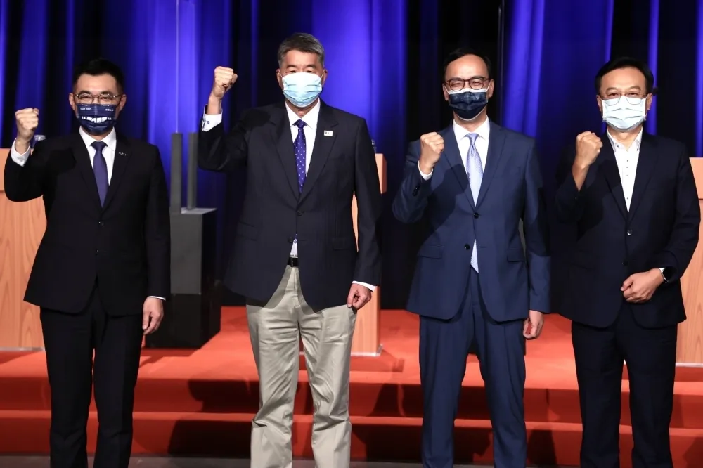 【藍營基層恐慌】黨魁選戰民調大翻盤　張亞中擠下朱立倫、江啟臣躍上第1