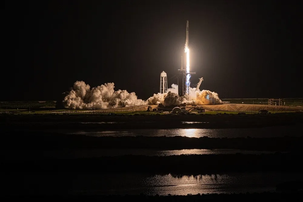 Space X「平民太空」從佛州順利升空　創紀錄比國際太空站更高處繞地球三日
