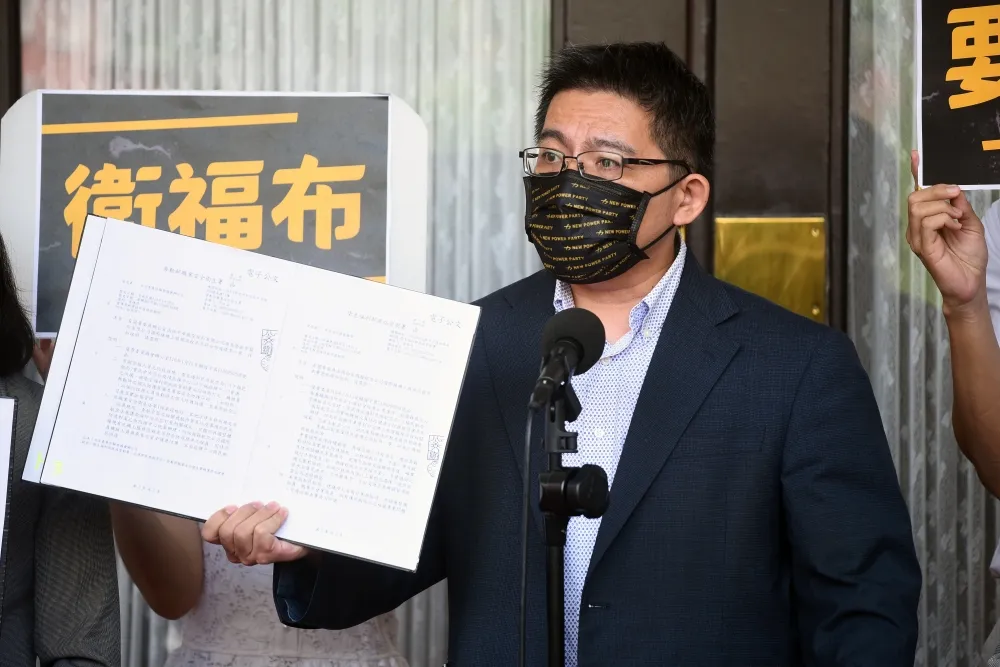 立院等不到的3+11報告「江湖已流傳」　邱顯智要求政院踹共