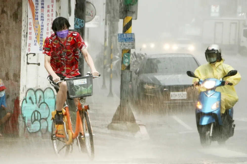 午後雨彈來襲　北北基8縣市大雨特報、桃園升級到豪雨特報