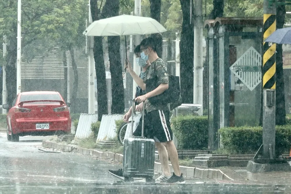 中秋出遊小心變落湯雞　5縣市發布豪大雨特報　