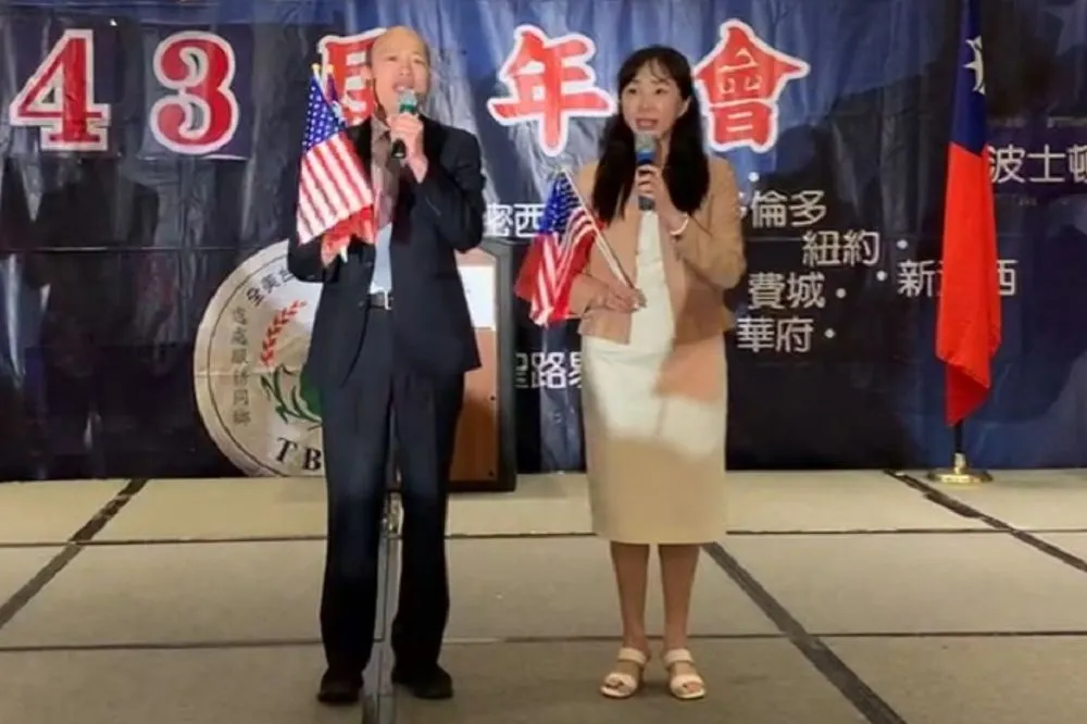 【禿子訪美】韓國瑜勾佳芬飆唱《中華民國頌》　批「台灣最大威脅是民進黨」