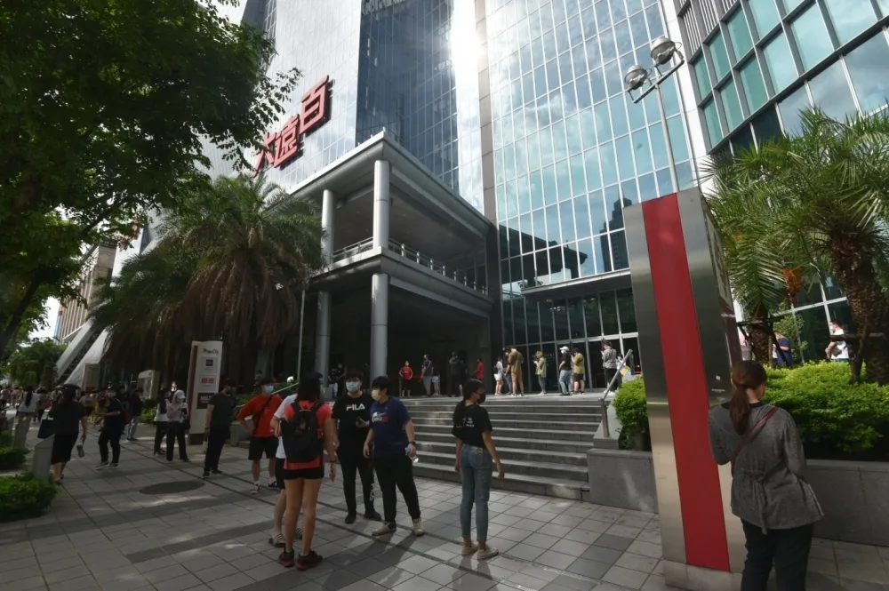 留英染疫女踏遍五縣市！北市急發852封細胞簡訊　板橋大遠百已清消