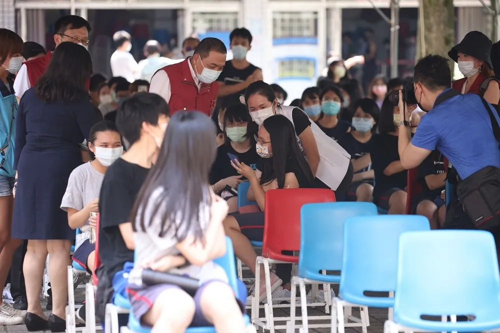 學生疫苗開打第2日　新北31校、3.1萬生接種完畢將採線上教學