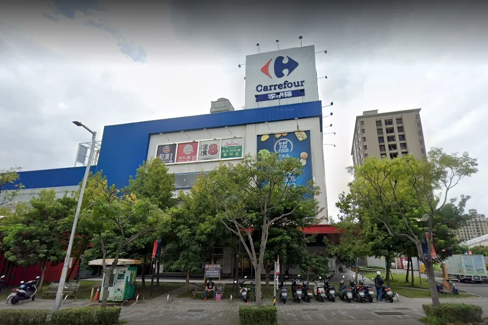 鴻海子公司工程師確診足跡曝光　淡水家樂福+板南線趴趴走