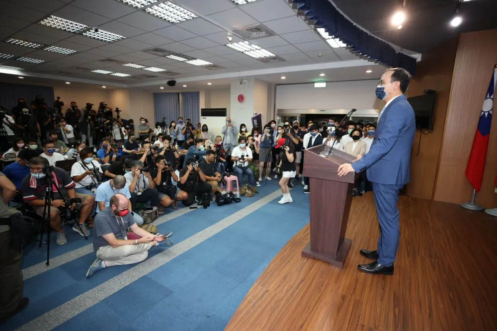選後秒分裂！江啟臣拋提前交接　朱立倫不接球撂話「照黨章走」