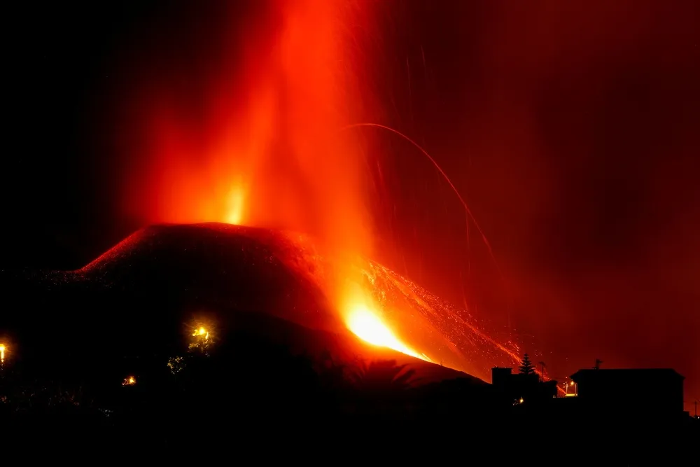 【圖輯】西班牙拉帕爾馬島火山爆發　7千人被迫棄家避難